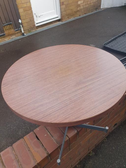Buy & Sell Gornal Wood Dudley - Photos for Chunky Metal Framed Round Table, 24 x 20 inch