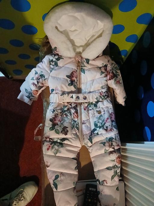 Buy & Sell Blackburn Blackburn with Darwen - Photos for 0/3 month Baby girl coat