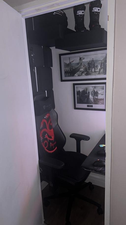 Buy & Sell Basildon Essex - Photos for SecretLab titan evo Targaryen chair