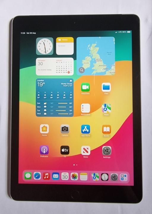 Buy & Sell Ilford Redbridge - Photos for Apple iPad (9.7-inch, Wi-Fi + Cellular, 32GB)