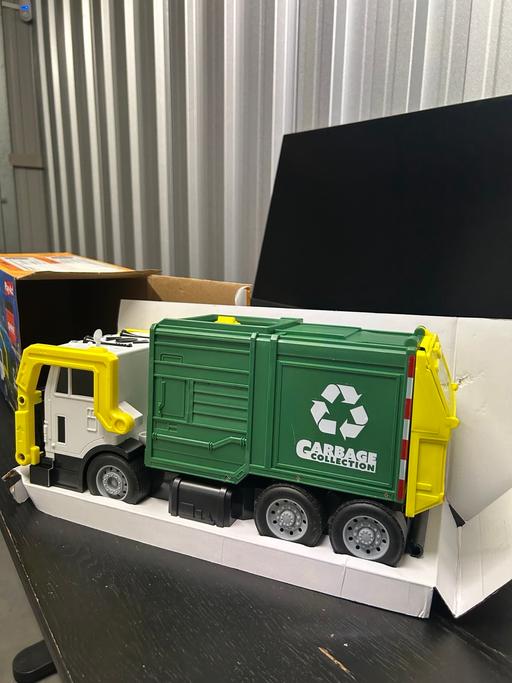 Buy & Sell Pilgrims Hatch Brentwood - Photos for Play-Act Garbage Truck