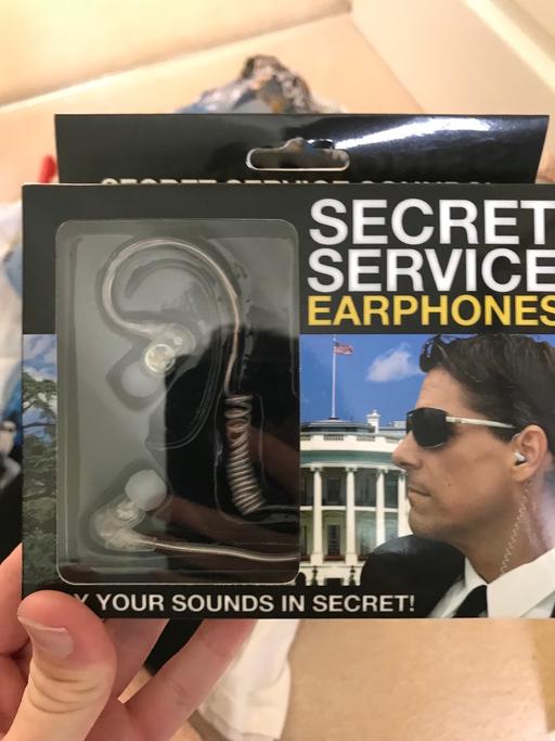 Buy & Sell Arborfield Cross Wokingham - Photos for Secret spy earphone, blues brother hat