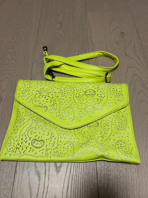 Buy & Sell Upper Holloway North London - Photos for Neon green clutch