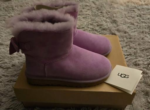 Buy & Sell Clayton West Kirklees - Photos for Lilac Suede Bow Mini Ugg Boots - Size 3