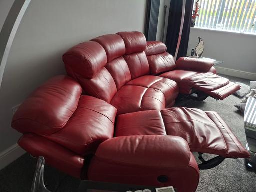 Buy & Sell Stanton Hill Ashfield - Photos for 4 Seater Curved Red Leather Electric Sofa