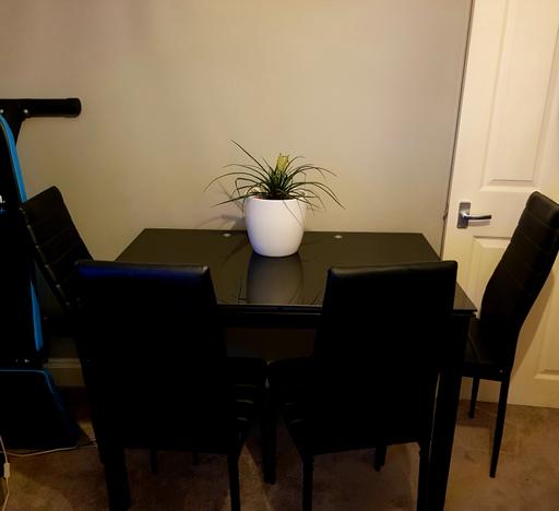 Buy & Sell Blackhorse Road East London - Photos for Black glass table with 4 chairs