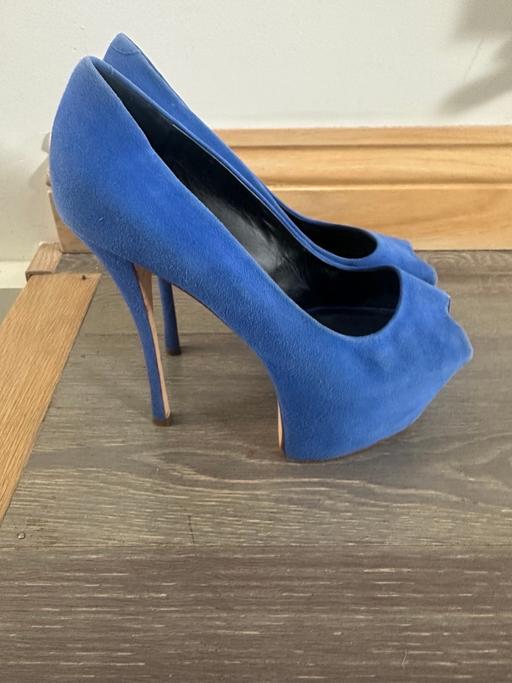 Buy & Sell Ravenscourt Park Station Hammersmith and Fulham - Photos for Giuseppe Zanotti Royal Blue Heels Size 38.5