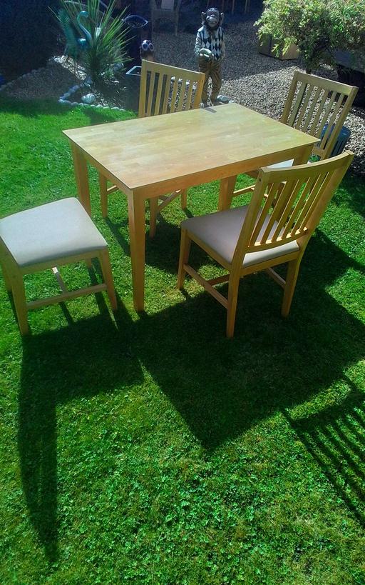 Buy & Sell Swinley Wigan - Photos for TABLE AND CHAIRS