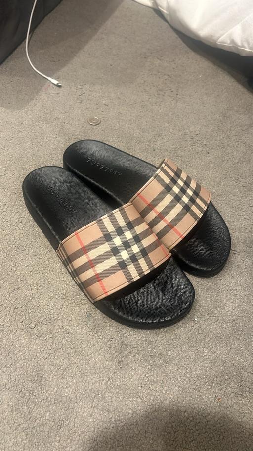 Buy & Sell Feltham Hounslow - Photos for Burberry sliders