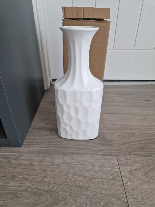 Buy & Sell Knowsley Merseyside - Photos for New White Vase