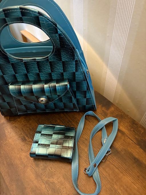 Buy & Sell Kirkintilloch East Dunbartonshire - Photos for Capiz Turquoise/Blue Handbag with Purse