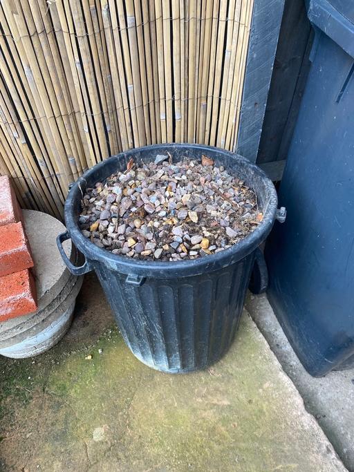 Buy & Sell Amblecote Dudley - Photos for Large bin of gravel FREE !!!! Need gone