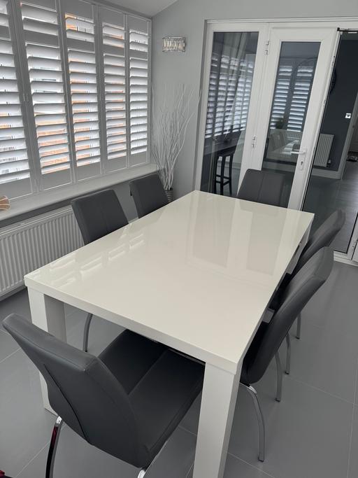 Buy & Sell Eccleston Saint Helens - Photos for High Gloss White Table With 6 Chairs