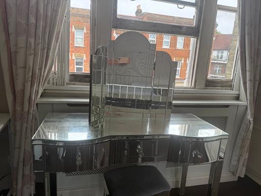 Buy & Sell West Hampstead Camden - Photos for Table with a mirror