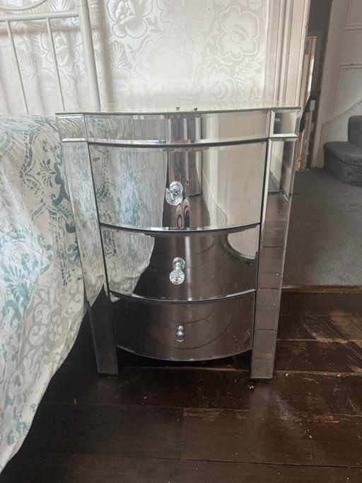 Buy & Sell Frognal North West London - Photos for Bedside table