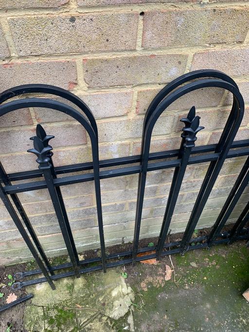 Buy & Sell Hawkhurst Tunbridge Wells - Photos for Black metal fencing 4 prices 4poles vgc