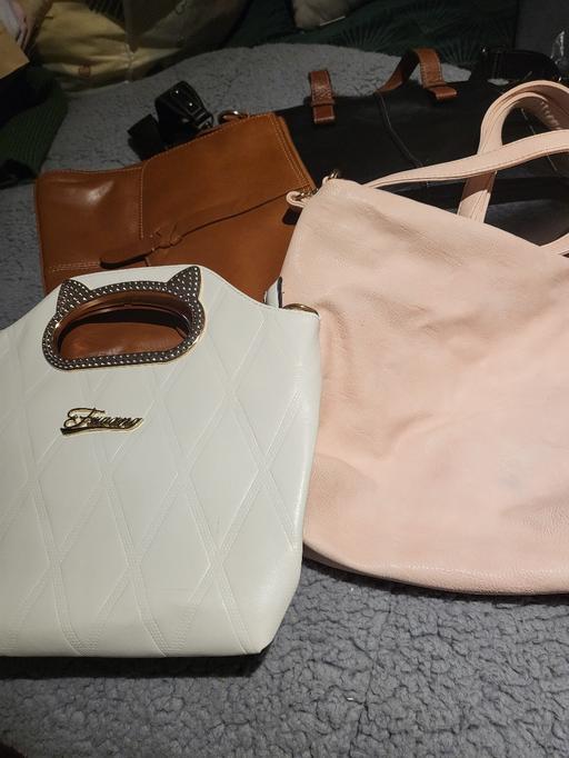 Buy & Sell Upper Holloway North London - Photos for 4 bags