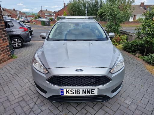 Vehicles Moss Industrial Estate Wigan - Photos for ford focus estate