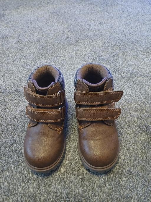 Buy & Sell Birchills Walsall - Photos for Brown/Tan boys chukka boots