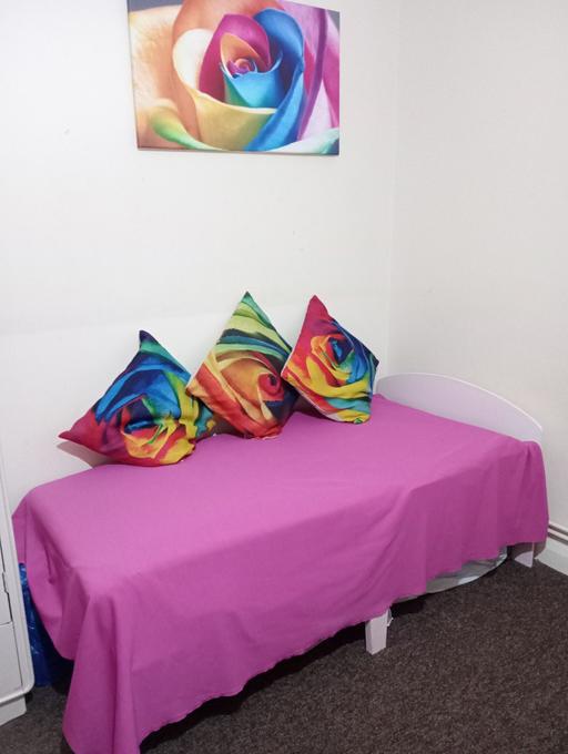 Buy & Sell Bow Church East London - Photos for pink small single bed girls