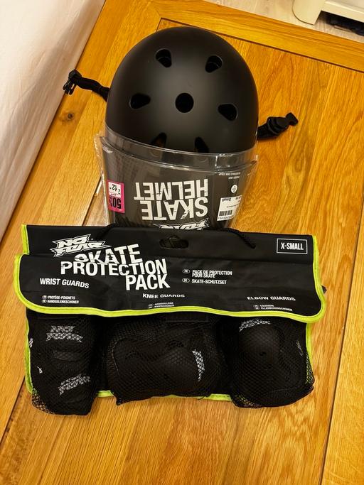 Buy & Sell Epsom Epsom and Ewell - Photos for Skate protection guards and helmet-size small