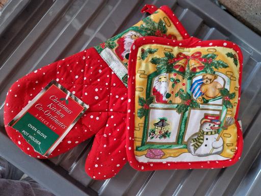 Buy & Sell Ramsgate Thanet - Photos for bn Xmas oven glove & pot holder