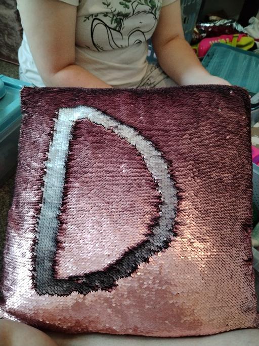Buy & Sell Weoley Castle Birmingham - Photos for pink sequin cushion