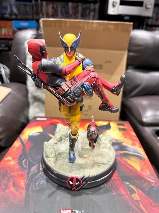 Buy & Sell Westcliff-on-Sea Southend-on-Sea - Photos for Deadpool & Wolverine 1/10 statue iron studios