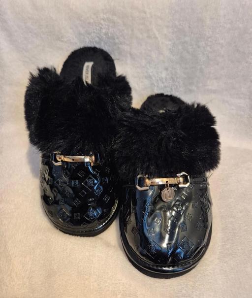 Buy & Sell The Hale North West London - Photos for River island slippers size 2-3