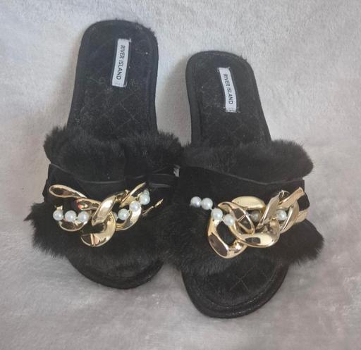 Buy & Sell Edgware Barnet - Photos for River island slippers size 3-4
