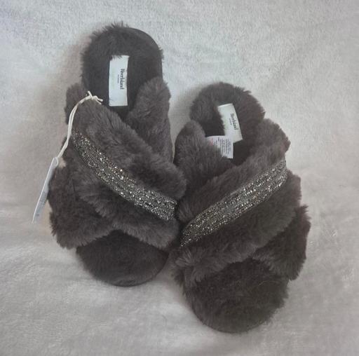 Buy & Sell The Hale North West London - Photos for River island slippers size 3
