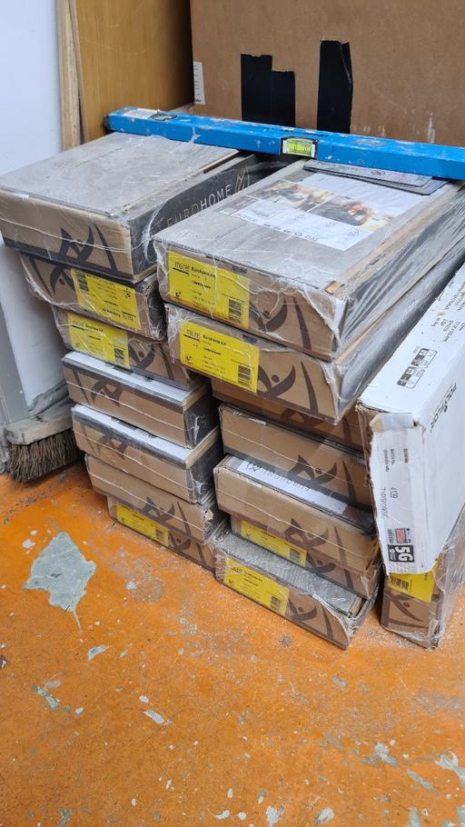 Buy & Sell Hackney Central East London - Photos for 16 boxes (1.5m2 each) unused laminate floor