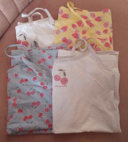 Buy & Sell Maypole Birmingham - Photos for X4 GIRL'S VESTS 8-9 YEAR'S