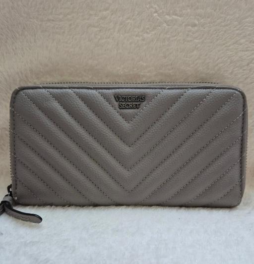 Buy & Sell The Hale North West London - Photos for Victoria's Secret purse