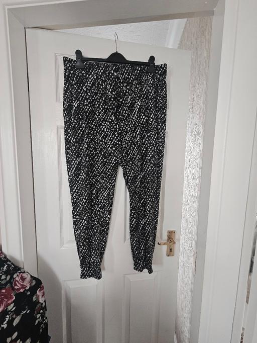 Buy & Sell Newton Doncaster - Photos for Patterned trousers, size 18/20