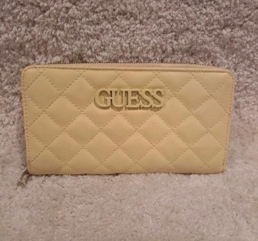 Buy & Sell The Hale North West London - Photos for Guess purse
