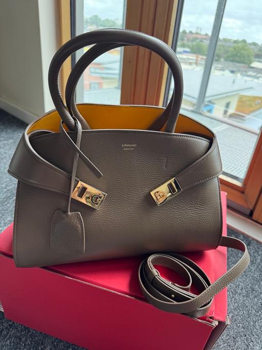 Buy & Sell Premier Business Park Walsall - Photos for Ferragamo Hug bicolor handbag
