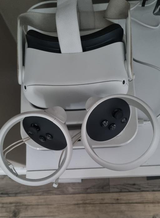 Buy & Sell Grahame Park North West London - Photos for meta quest 2 with charging dock and box