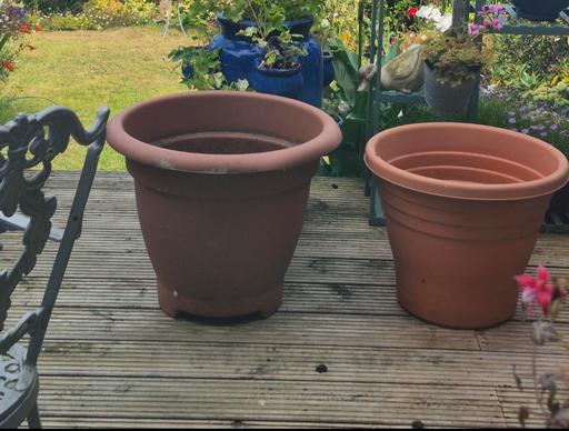 Buy & Sell Moss Pit Stafford - Photos for 2 XLarge Plastic Plant Pots
