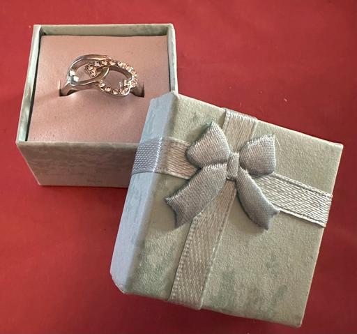 Buy & Sell Shirley Solihull - Photos for Brand new ring in gift box