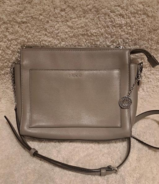 Buy & Sell The Hale North West London - Photos for DKNY handbag