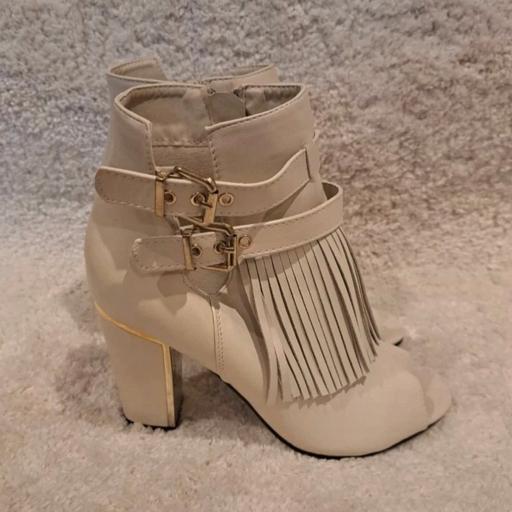 Buy & Sell The Hale North West London - Photos for ladies Ankle Boots Size 4