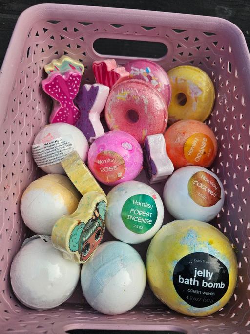 Buy & Sell Pensnett Dudley - Photos for SELECTION OF BATH BOMBS
