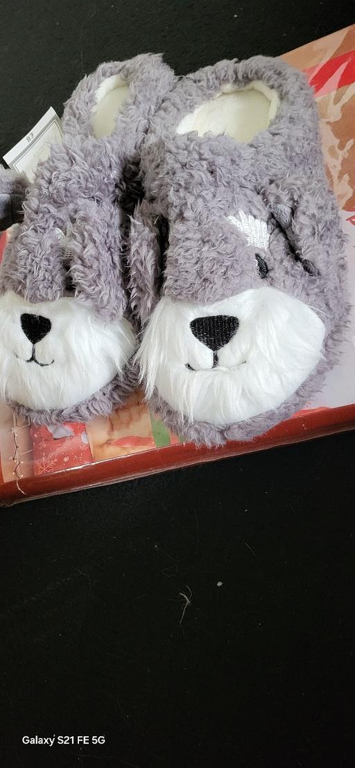 Buy & Sell Bloxwich Walsall - Photos for SLIPPERS SIZE 3-4 NEW