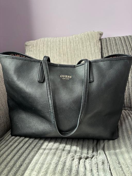 Buy & Sell Norbury South West London - Photos for Guess bag