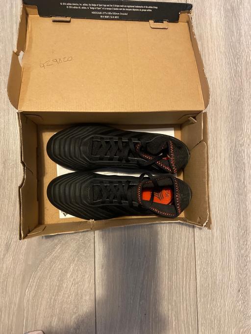Buy & Sell Croydon Croydon - Photos for Adidas football boots Junior size 5