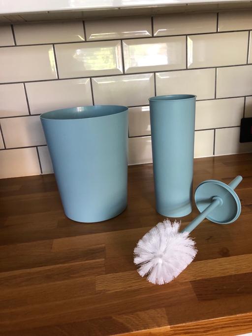 Buy & Sell Turnford Broxbourne - Photos for TOILET BRUSH & BIN