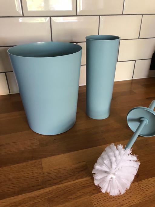 Buy & Sell Turnford Broxbourne - Photos for TOILET BRUSH & BIN