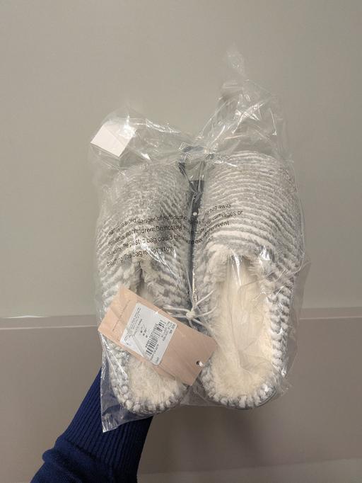 Buy & Sell Netherton Dudley - Photos for New size 3-4 ladies slippers