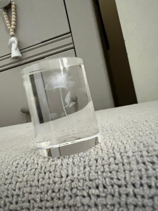 Buy & Sell Hetton-Le-Hole Sunderland - Photos for Crystal With Hologram Rose Inside